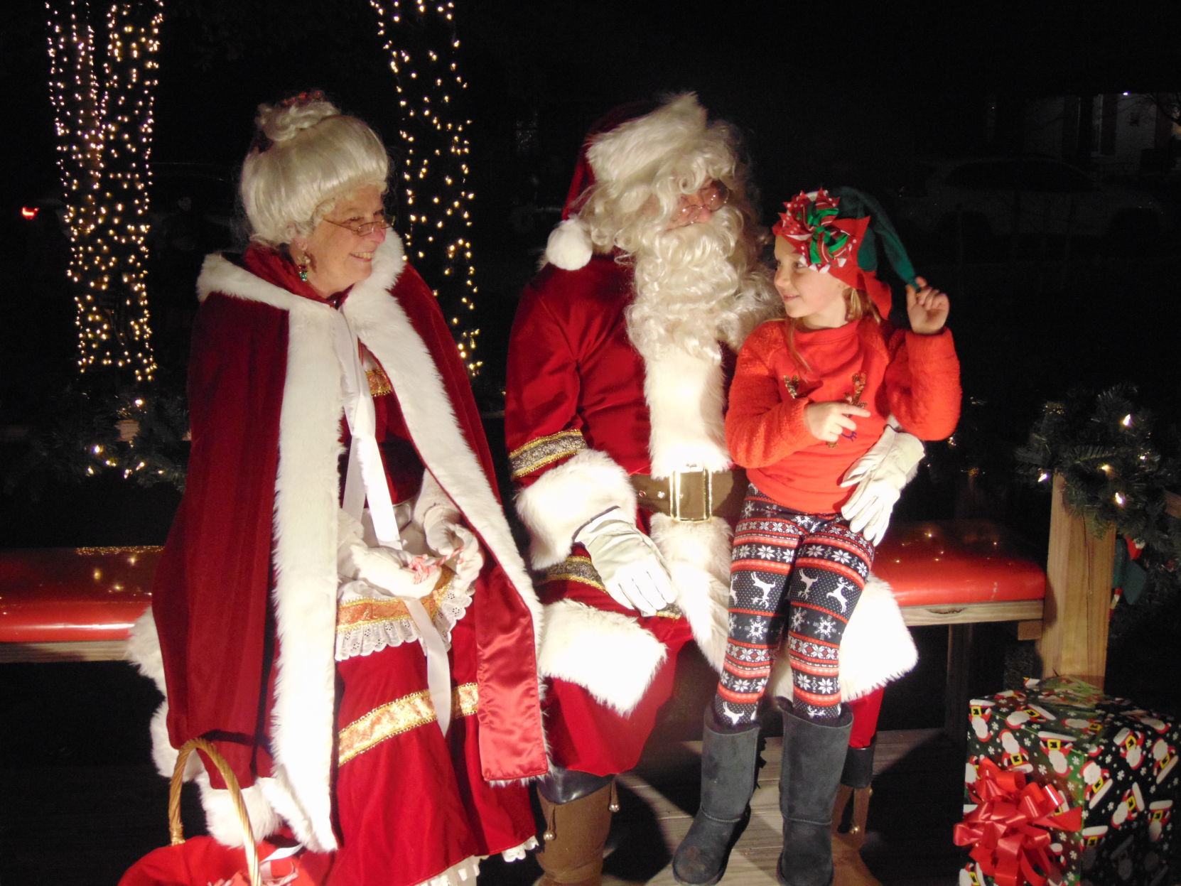HAM tree lighting 143a 1205-6.JPG